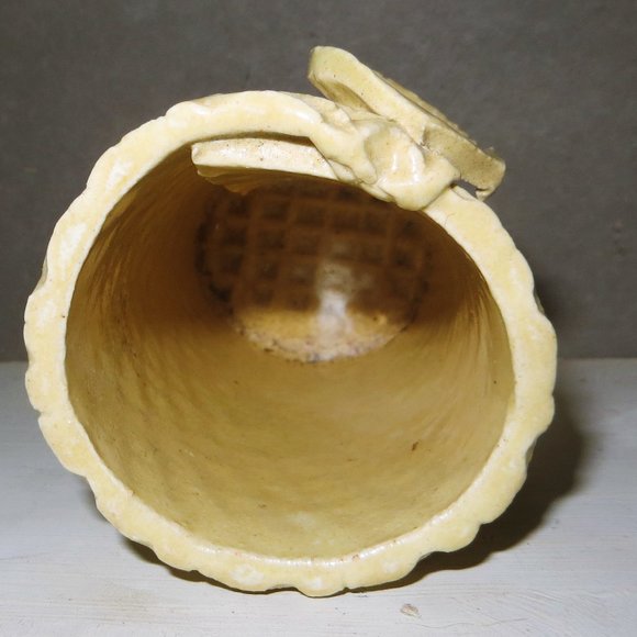 Vintage 1980's Carolyn Carroll Hand Made Waffle & Seashell Pottery Vase - Picture 5 of 5